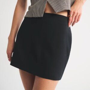 The A&F Scarlett Mini Skort (Size Small)